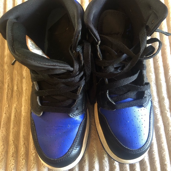 Jordan Shoes - Jordan’s 7Y / 8.5 women